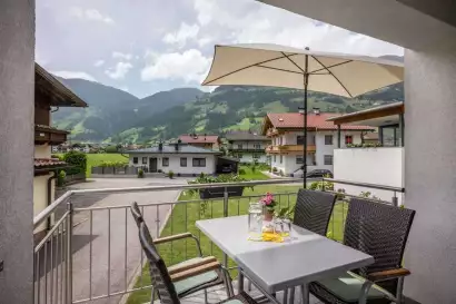 10_Appartementhaus_Taschler_zillertal_apart1_aussicht-terrasse