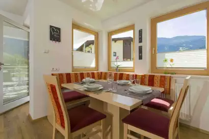 02_Appartementhaus_Taschler_zillertal_apart1_essplatz-c-photo_by_bause_at